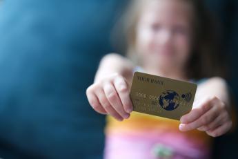 A gyermekek online banki csalásoknak való kitettsége